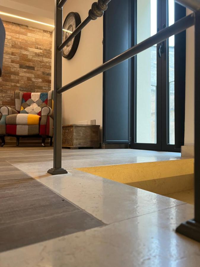 Le Dimore Del Gufo - Royal Suite Venosa Bagian luar foto