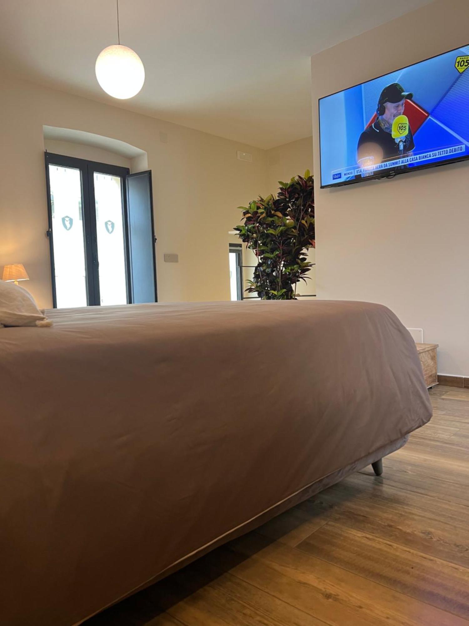 Le Dimore Del Gufo - Royal Suite Venosa Bagian luar foto